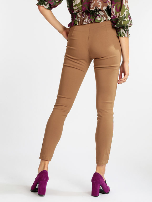 Women's casual trousers with gathered pockets
