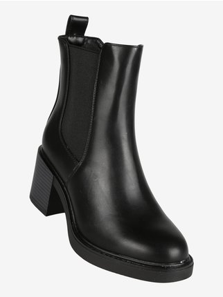 Women's Chelsea model ankle boots with heels