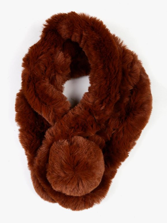 Women's faux fur scarf with closure