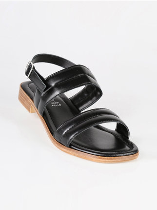 Women's flat sandals in leather