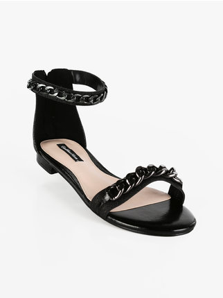 Women's flat sandals with chain