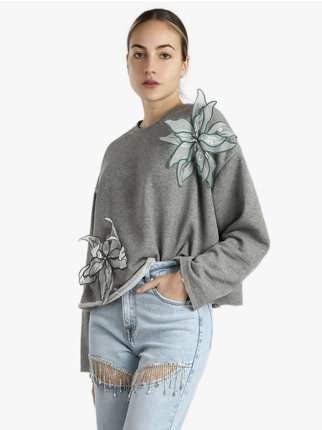 Women's fleece sweater with flower applications