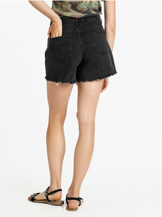 Women's fringed denim shorts