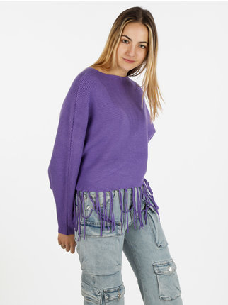 Women's knitted sweater with fringes