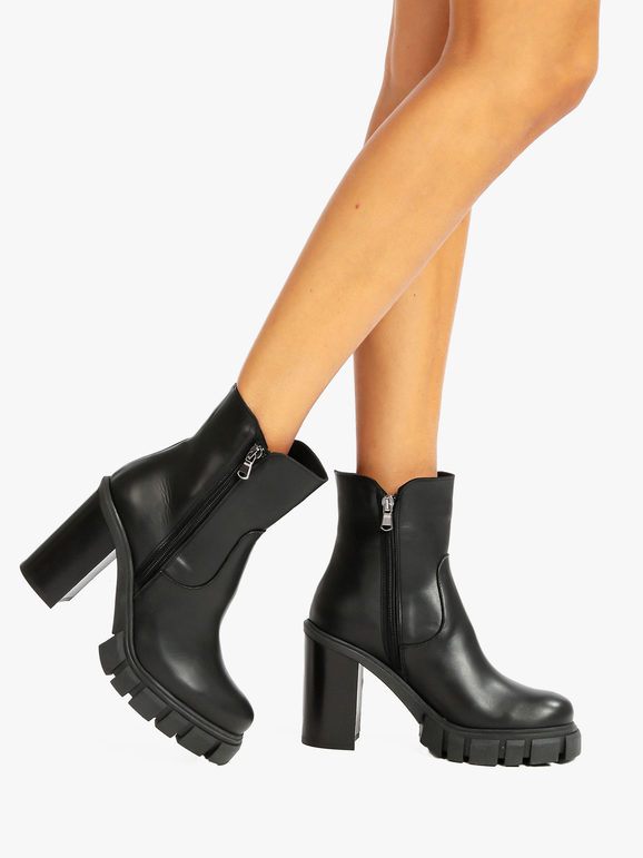 Women's leather ankle boot