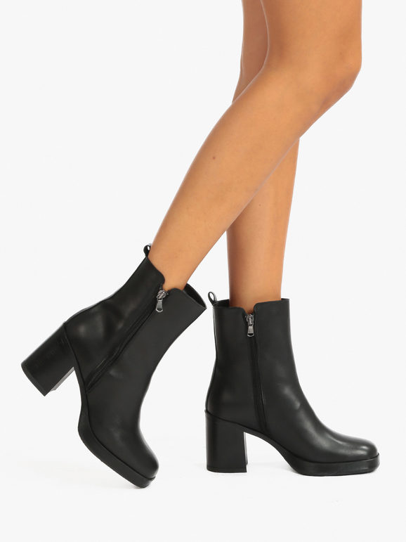 Women's leather ankle boots with zipper