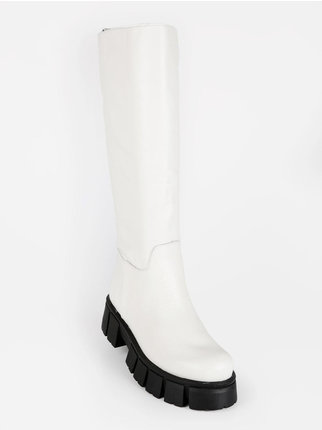 Women's leather boots with treaded sole