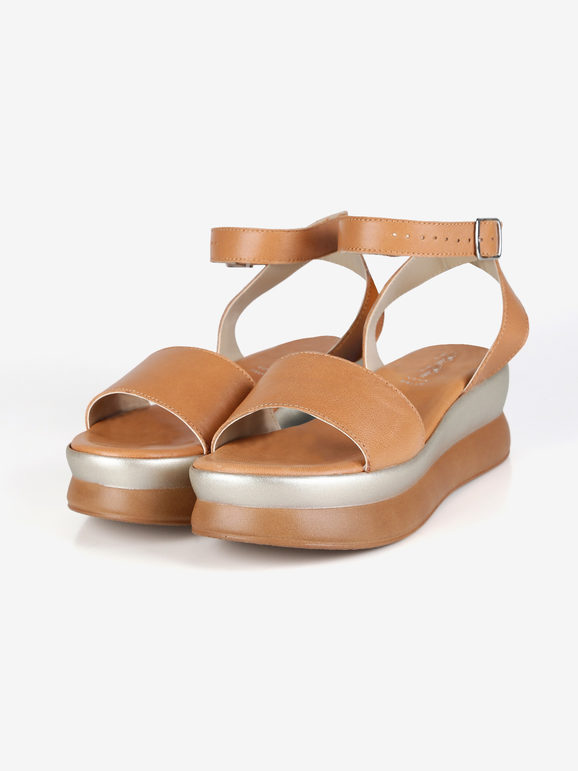 Women's leather sandals with platform