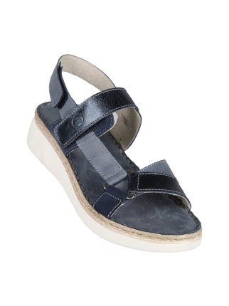 Women's leather sandals with straps