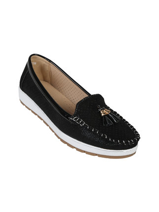 Women's moccasins with tassels