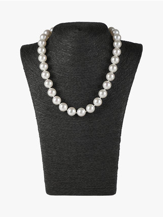 Women's pearl choker necklace
