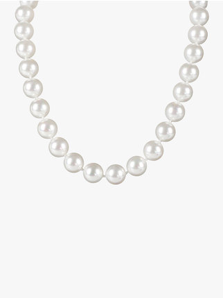 Women's pearl choker necklace