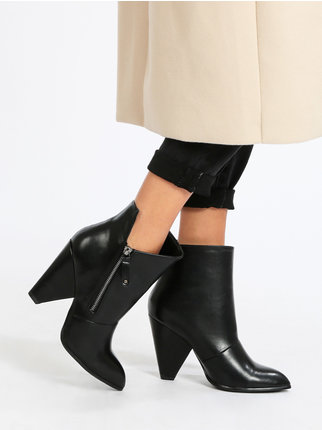 Women's pointed ankle boots with heel