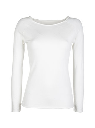 Women's pullover with boat neckline
