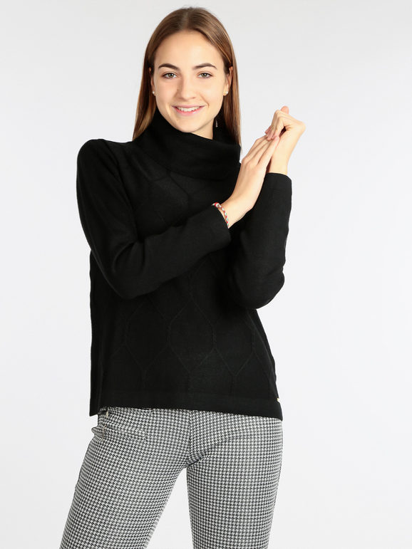 Women's pullover with wide neck