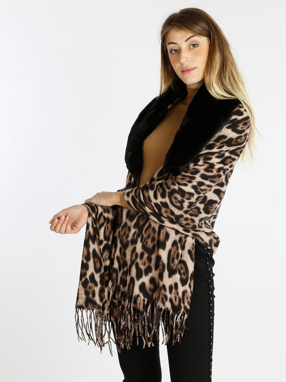 Women's shawl with faux fur