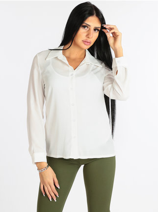 Women's shirt with buttons