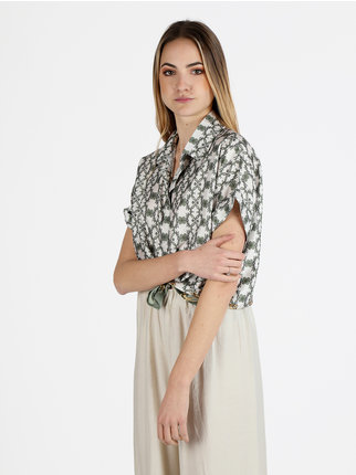Women's short-sleeved blouse with knot