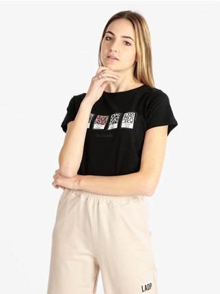 Women's short-sleeved T-shirt with prints