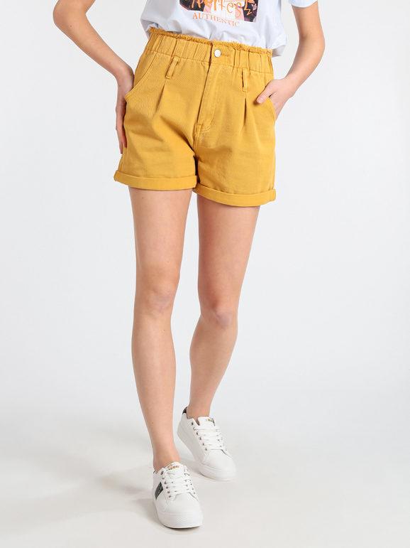 Women's shorts in high waisted jeans