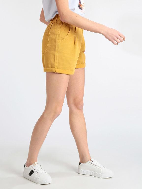 Women's shorts in high waisted jeans