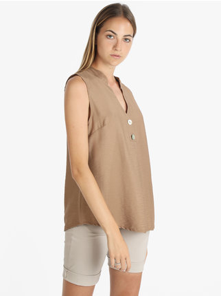 Women's sleeveless blouse with buttons