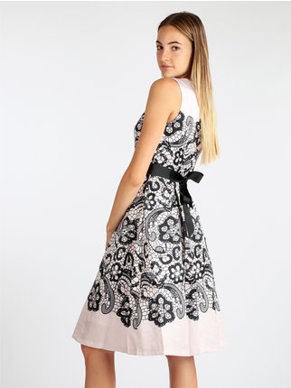 Women's sleeveless dress with full skirt