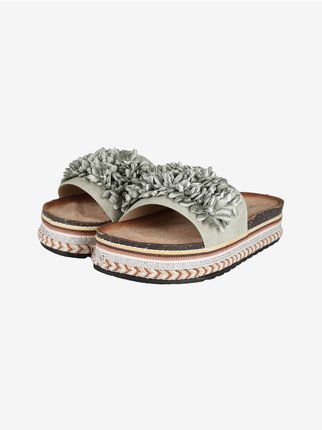 Women's slipper with platform