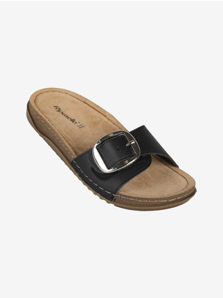 Women's slippers with buckle