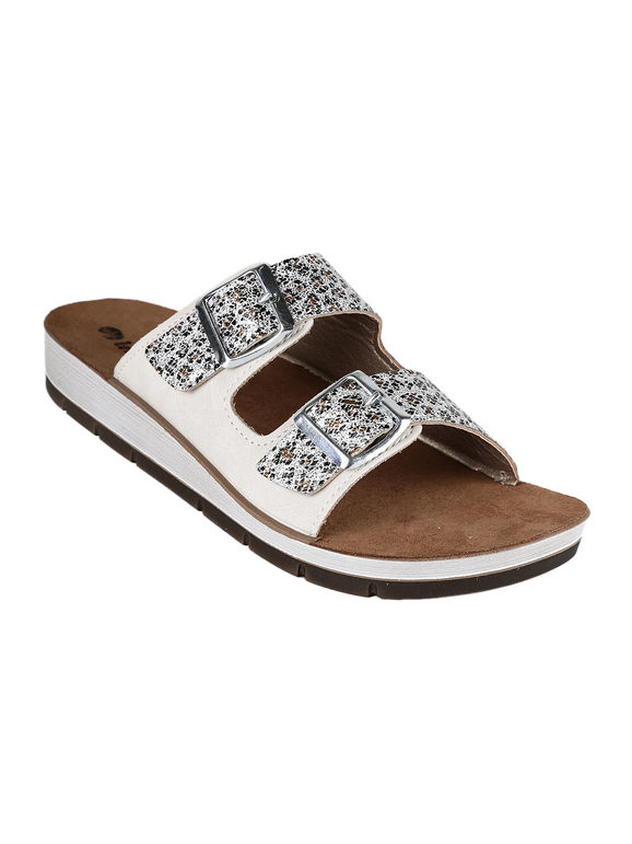 Women's slippers with buckles
