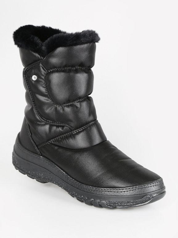 Women's snow boots with tear