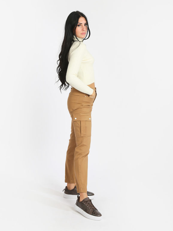 Women's trousers with large pockets